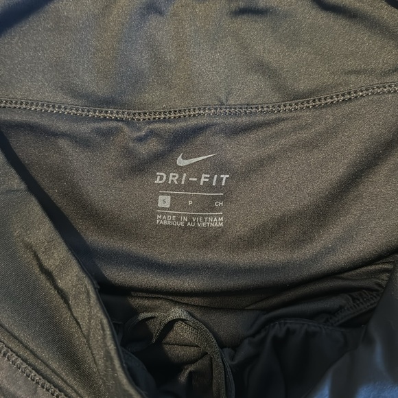 Nike Running Shorts - Picture 3 of 4